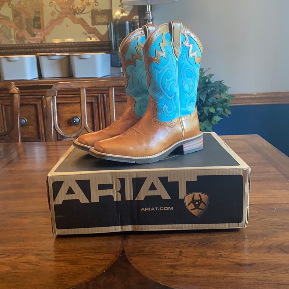 💥NWBox💥Ariat Brown / Blue Cowboy Boots
